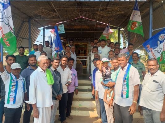 వీవర్స్ కాలనీలో వైసిపి నాయకులు ఎన్నికల ప్రచారం..