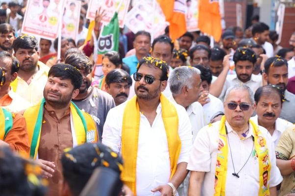 తిరుపతి మేయర్ గా జేబీ శ్రీనివాస్ కార్పొరేటర్ గా పృద్విరెడ్డి భారీ మెజారిటీతో గెలుపు తధ్యం............ తుడా చైర్మన్ డాలర్స్ దివాకర్ రెడ్డి