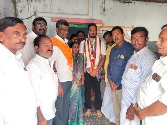 నూతన రేషన్ షాప్ ను ప్రారంభించిన సీనియర్ తెదేపా నాయకులు భార్గవ్ రామ్ నాయుడు