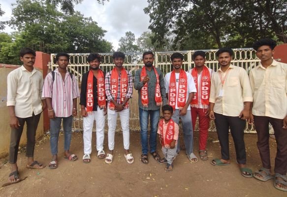 ఇంటర్ పరీక్ష ఫీజుల పేరుతో విద్యార్థుల దోపిడీని అరికట్టాలి.. పిడిఎస్యు నాయకులు డిమాండ్