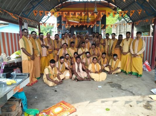 శివమాలలో 30 మంది భక్తులు-మహారాష్ట్రలోని ఘృష్ణశ్వరుడు వద్ద స్వామి దర్శనం-12వ జ్యోతిర్లింగమైనఅక్కడే మాల విరమణ అంటున్న స్వాములు