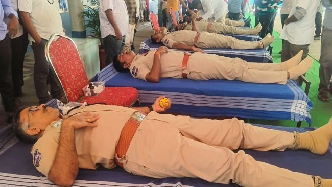 మణుగూరు సబ్ డివిజన్ పోలీసుల ఆధ్వర్యంలో.. మెగా రక్తదాన శిబిరం