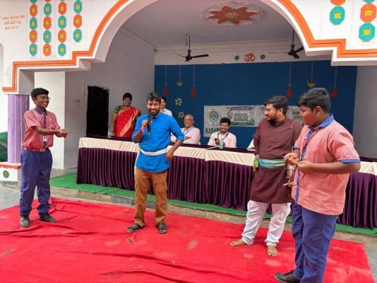 చిన్నప్పటి నుంచే పొదుపు అలవాటు చేసుకోవాలి.. బ్యాంకింగ్ సేవలపై కళాజాతతో అవగాహన: ఎల్‌డీఎం శివప్రసాద్