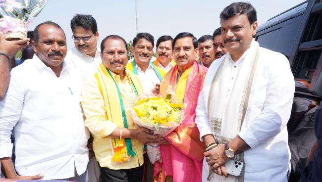 కేంద్ర మంత్రి తోఖన్ సాహుకు ఎమ్మెల్యే దగ్గుపాటి ఘన స్వాగతం