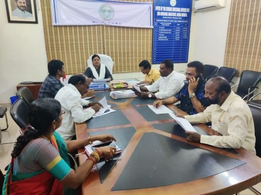 మెదక్ ఆర్‌డీఓ కార్యాలయంలో రాజకీయ పార్టీల ప్రతినిధులతో సమావేశం