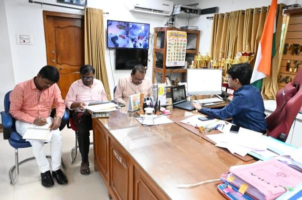 తెలంగాణ గిరిజన సంక్షేమ శాఖ సంచాలకుల ఆధ్వర్యంలో సమీక్ష సమావేశం