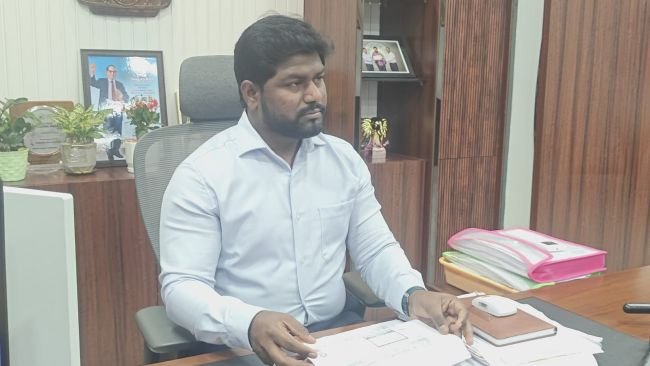 ఓటర్ల సౌకర్యార్థం ప్రత్యేక హెల్ప్ లైన్ --- కమిషనర్ నందన్