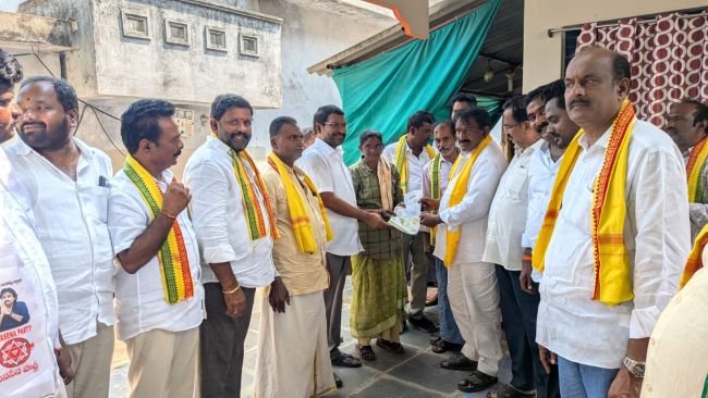 దుత్తలూరులో టీడీపీ అభ్యర్థులకు మద్దతుగా ఇంటింటి ప్రచారం