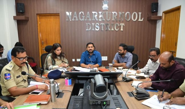 ప్రజల ప్రాణాలను కాపాడడమే లక్ష్యంగా రోడ్డు భద్రత చర్యలు చేపట్టాలి, రోడ్లు, ఫుట్‌పాత్‌లపై ఆక్రమణలను వెంటనే తొలగించాలి, ఎస్పీ కార్యాలయం నుంచి కలెక్టరేట్ వరకు ఉన్న ఆక్రమణలను తొలగించేందుకు చర్యలు తీసుకోవాలి, జిల్లా కలెక్టర్ హేమంత కేశవ్ పాటిల్,