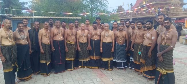 ఘనంగా ప్రారంభమైన అయ్యప్ప స్వామి మండల దీక్షలు