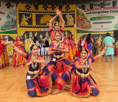 ఢిల్లీ జాతీయ వేదిక పైన రాజాం బాలభవన్ విద్యార్థులు
