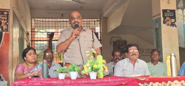 మోటర్ వెహికల్ ఇన్స్పెక్టర్ ఏ ఎస్ ఎన్ రెడ్డి  సేవలు అభినందనీయం
