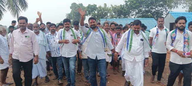 చౌడువాడలో వైకాపా ఇంటింటి ప్రచారం 