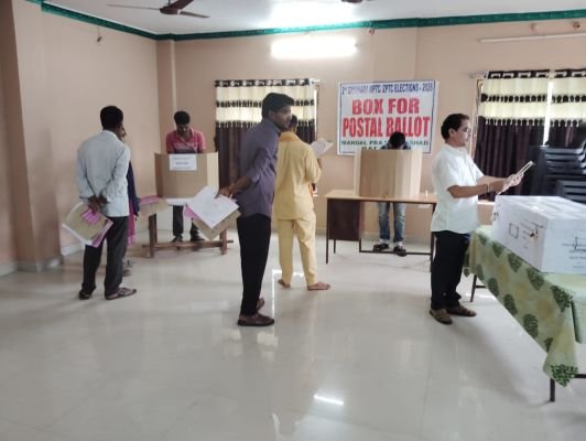 బాడంగిలో ప్రశాంతంగా పోస్టల్‌ బ్యాలెట్‌ పోలింగ్‌