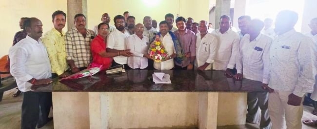 ఎమ్మెల్యే మేడిపల్లి సత్యంను కలిసిన రెడ్డి సంక్షేమ సంఘం నూతన కార్యవర్గం