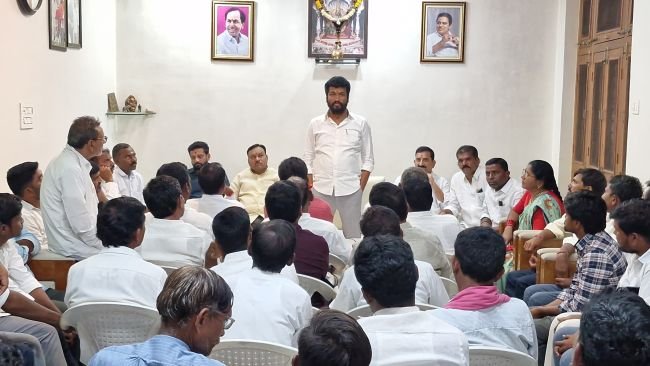 బాధిత రైతు కుటుంబాలకు భరోసాగా కేటీఆర్ పర్యటన - ఎమ్మెల్యే అనిల్ జాదవ్
