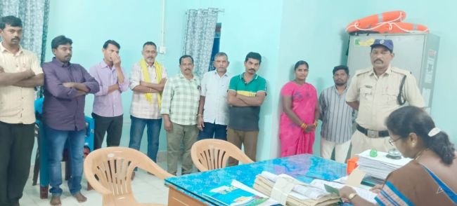 అక్రమ మద్యం కేసుల్లో పట్టుబడిన పాత ముద్దాయిలకు బైండోవర్