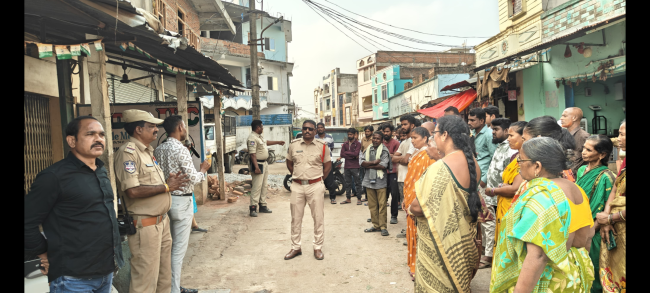 రక్తదానం.. ప్రాణదానంతో సమానం - ఎస్సై 