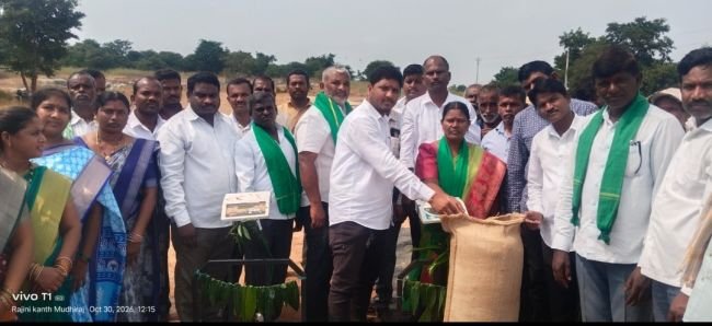 *ఐకేపీ ధాన్యం కొనుగోలు కేంద్రం ప్రారంభంచిన గ్రామ సర్పంచ్ బానోత్ లింగం నాయక్*