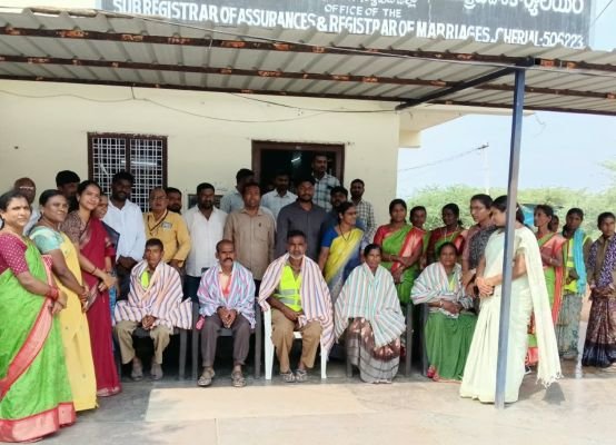 చేర్యాల సబ్‌రిజిస్టర్ కార్యాలయంలో పారిశుద్ధ్య పనులు
