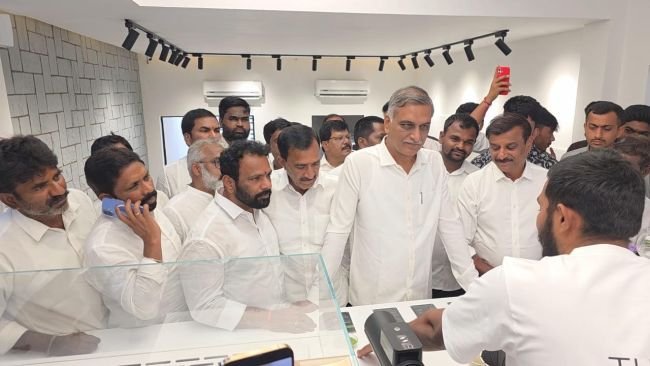 హరీష్ రావు చేతుల మీదుగా ‘డోస్ స్పెషాలిటీ కాఫీ’ షాపు ప్రారంభం