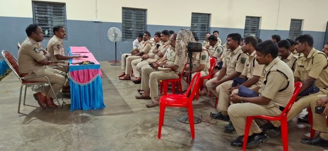ఎన్నికల విధుల్లో సమన్వయంతో పనిచేయాలి: సీఐ వాసునాయుడు