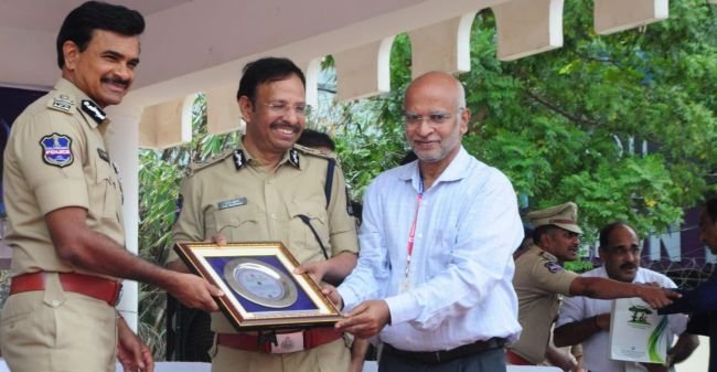 తలసేమియా రోగులకు హైదరాబాద్ పోలీసుల రక్తదానం