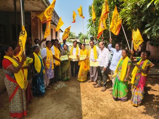 సైకిల్ గుర్తుకు ఓటెయ్యండి.