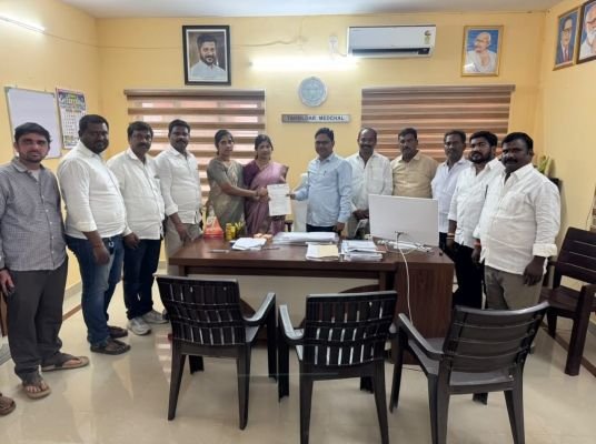 నూతనకల్‌–శ్రీరంగవరం మధ్య నక్షా రోడ్డు ఏర్పాటు చేయాలి:తహసీల్దార్‌కు ప్రజాప్రతినిధుల వినతి