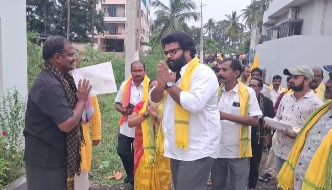 కూటమి అభ్యర్థులను అఖండ మెజార్టీతో గెలిపించండి – టీడీపీ ఇంచార్జ్ మనోజ్ రెడ్డి.