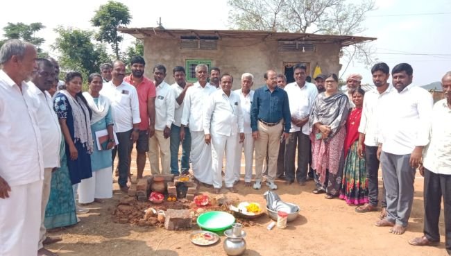 నాయిని జలాల్పూర్‌లో ఇందిరమ్మ ఇంటి నిర్మాణానికి భూమిపూజ..