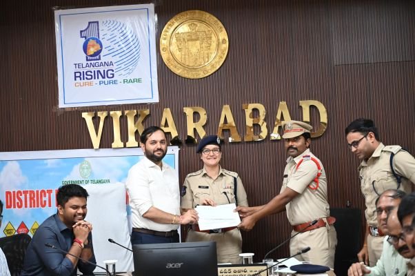 షార్ట్ ఫిల్మ్ పోటీల విజేతలకు కలెక్టర్, ఎస్పీ ప్రశంసలు