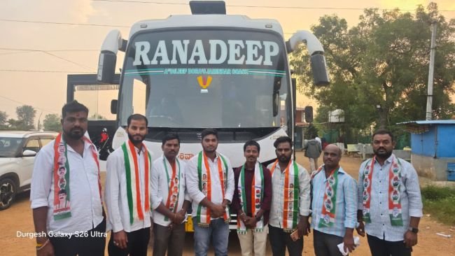 రాహుల్ గాంధీ పిలుపుతో చలో ఢిల్లీకి కొల్చారం కాంగ్రెస్ నాయకులు: