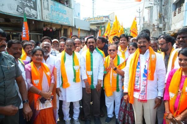 గిద్దలూరులో కూటమి శక్తి ప్రదర్శన.. వేలాది మందితో ఎమ్మెల్యే అశోక్ రెడ్డి  భారీ ర్యాలీ