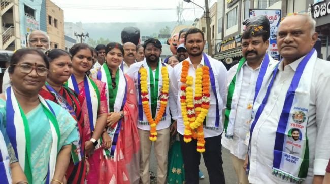 హోరెత్తించిన మొల్లి హేమంత్  ప్రచారం