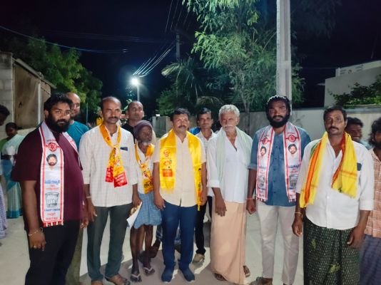 మురుగళ్ళ పంచాయతీలో టీడీపీ అభ్యర్థుల ఇంటింటి ప్రచారం