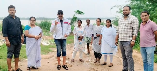 వరద ముంపు ప్రాంతాల్లో ఆరోగ్య సేవలపై ప్రత్యేక దృష్టి..  * ఆరోగ్య విస్తరణ అధికారి నల్లి రవికుమార్ *
