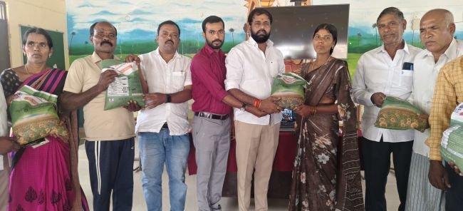 రైతులకు 100% రాయితీపై పొద్దుతిరుగుడు విత్తనాల పంపిణీ
