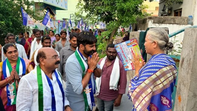 రాజకీయాల కతీతమైన సంక్షేమ, అభివృద్ధి వైఎస్ఆర్సిపి తోనే సాద్యం