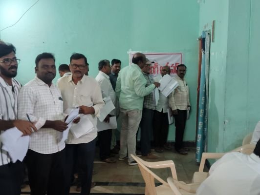 పోస్టల్ బ్యాలెట్ వినియోగించుకున్న 120 మంది ఉద్యోగులు           