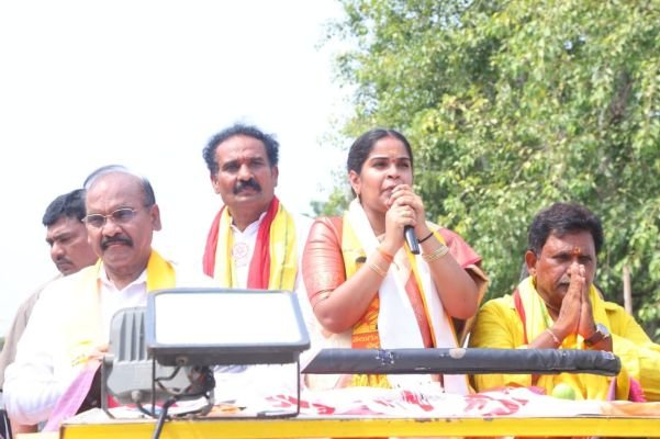 పురుషోత్తమపట్నంలో కూటమి జోరు..