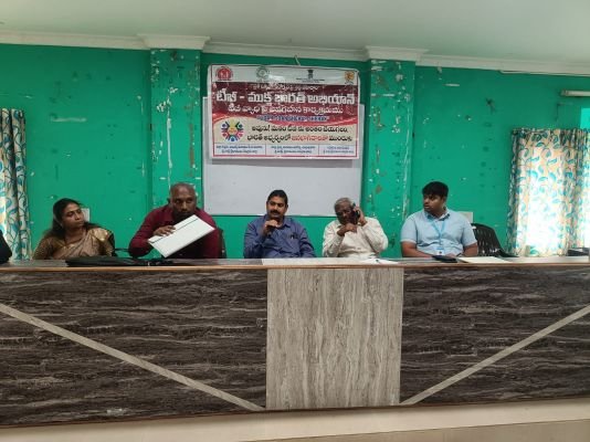 నెల్లూరు జిల్లా క్షయ నివారణ ఉద్యోగులతో సమీక్ష సమావేశం నిర్వహించిన రాష్ట్ర క్షయ నివారణ అధికారి డాక్టర్ టి రమేష్