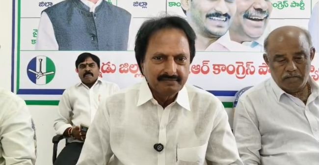 పల్నాడులో టిడిపి దౌర్జన్యాలకు పాల్పడుతుంది..