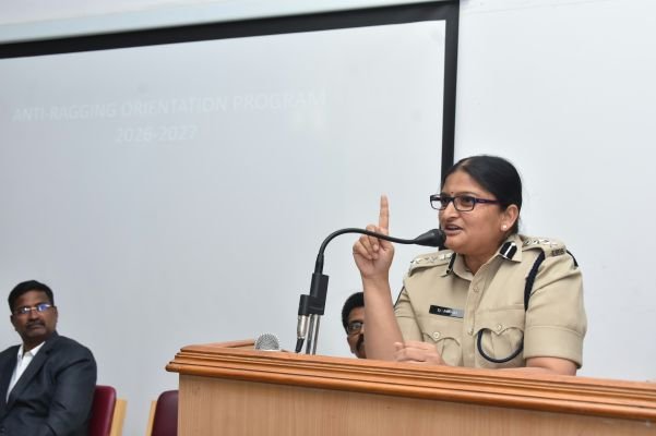 ర్యాగింగ్ కు పాల్పడితే కఠిన చర్యలు తప్పవు 