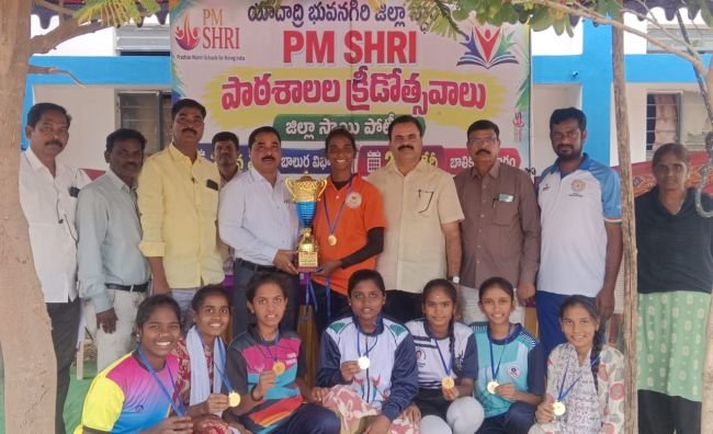 విద్యార్థులు క్రీడలపై మక్కువ చూపాలి