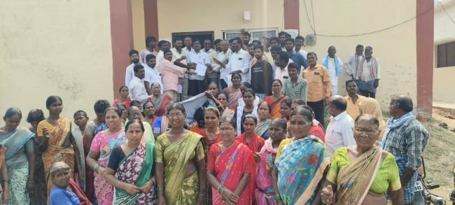 డబుల్ బెడ్రూం ఇళ్ల కేటాయింపులో అవకతవకలు!