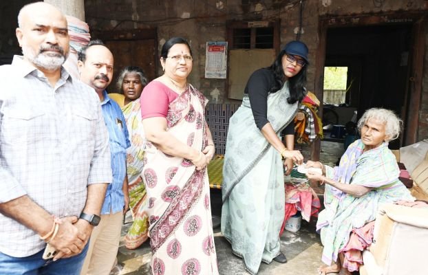 2,52,397 మంది పింఛన్ దారులకు    రూ. 111 కోట్లు పంపిణీ