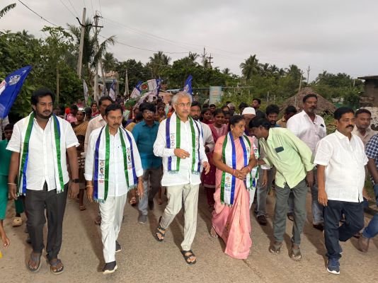 జేగురుపాడులో వైసీపీ ప్రచార జోరు.. భారీ పాదయాత్ర