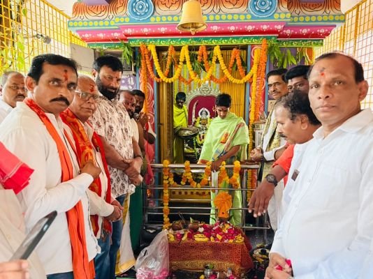 నల్ల పోచమ్మ అమ్మవారి ఆశీస్సులతో ప్రజలకు సుఖసంతోషాలు కలగాలి: కూన శ్రీశైలం గౌడ్