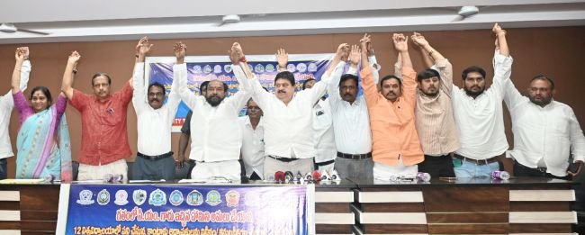 7వ పిఆర్సి, యుజిసి వేతన స్కేళ్ళు అమలు చేయాలి
